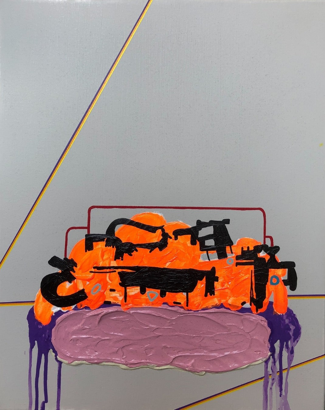 FERAL GRAVITY 04 von Jens Joneleit, Mixed‑Media‑Unikat auf Leinwand 50 × 40 cm; neonoranger Farbkörper auf hellgrau, schwarze Gesten, rote Konturen, lavendelfarbenes Oval mit violetten Tropfspuren, diagonale gelbe Linien | ARTSPACER