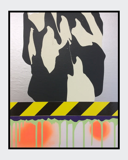 PTG 082714_d von Jens Joneleit, Mixed‑Media‑Unikat auf Leinwand 50 × 40 cm; silbrige Oberzone mit reliefiertem Schwarz/Elfenbein‑Formkörper; schwarz‑gelbes Signalband; darunter neon‑grüne Vertikalläufe und zwei orangefarbene Halos | ARTSPACER