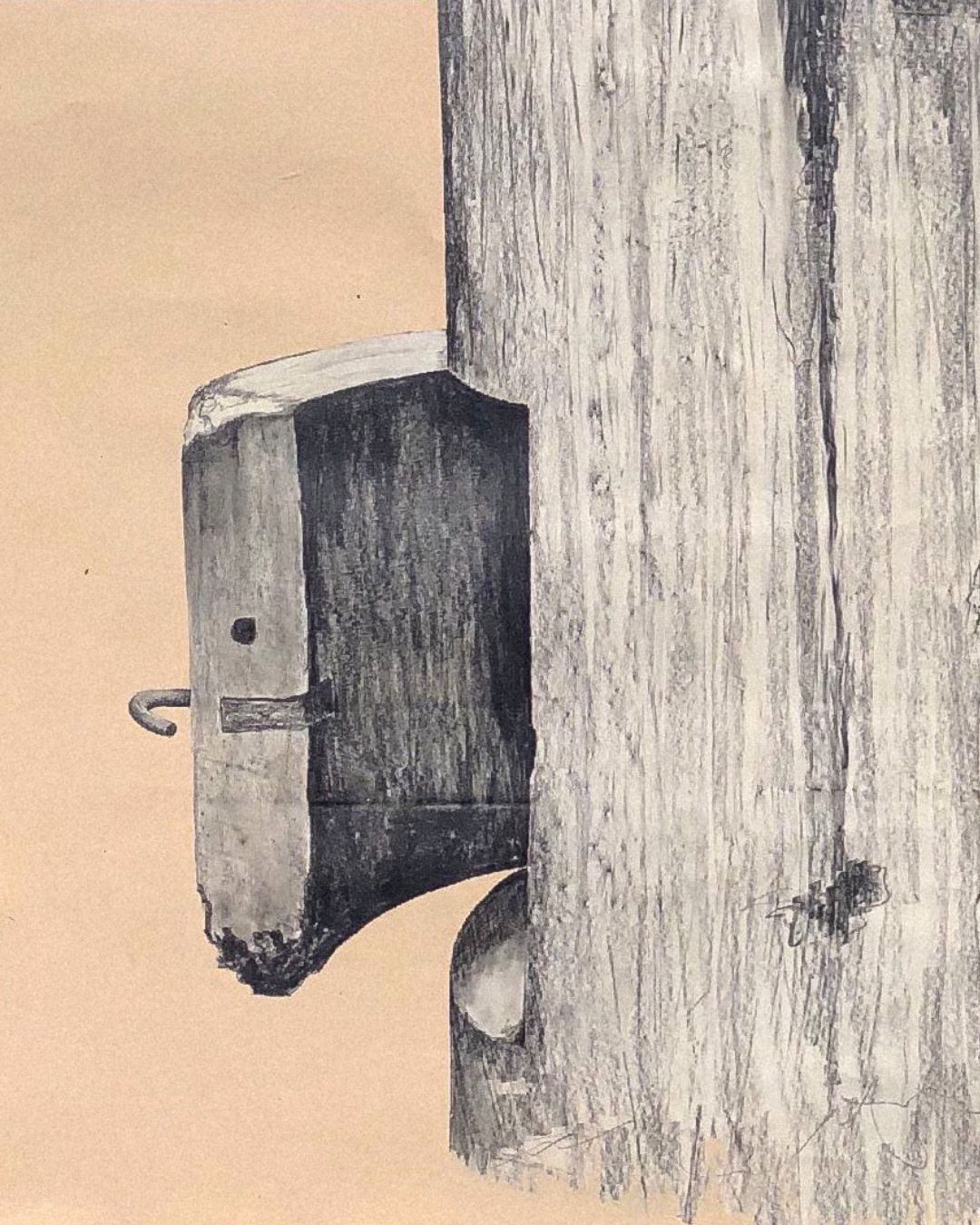 UNTITLED 02 von Jens Joneleit, Mixed‑Media‑Unikat auf Papier 138 × 135 cm; freistehende, grafitgraue Objektform links; oben breite Himmel‑Zone in Blau, darunter sandfarbener Grund; rechts zwei kleine Zeichenfelder (Motiv‑Quadrate) | ARTSPACER