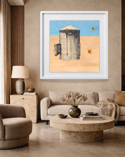 UNTITLED 02 von Jens Joneleit, Mixed‑Media‑Unikat auf Papier 138 × 135 cm; freistehende, grafitgraue Objektform links; oben breite Himmel‑Zone in Blau, darunter sandfarbener Grund; rechts zwei kleine Zeichenfelder (Motiv‑Quadrate) | ARTSPACER