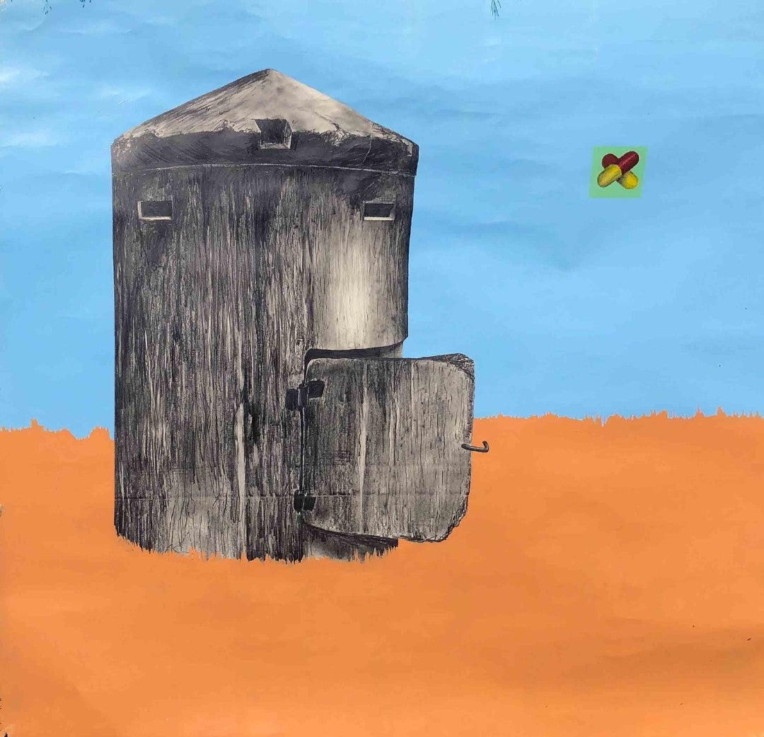 UNTITLED 03 von Jens Joneleit, Mixed‑Media‑Unikat auf Papier 138 × 135 cm; zentral ein großer, grafitgrauer, zylindrischer Korpus mit aufgeklapptem Flügel; oben weite Himmelszone in Blau, unten ruhiges Bodenfeld in Orange; rechts kleines farbiges Zeichenquadrat | ARTSPACER