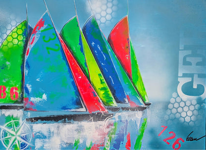 Abstrakte Acrylmalerei mit stilisierten Segelbooten in leuchtendem Blau, Grün, Rot und Gelb vor türkisfarbenem Hintergrund mit grafischen Zahlen- und Schablonenelementen.