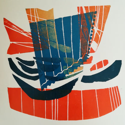 Quadratischer Farb-Holzschnitt von Marlis G. Schill aus dem Zyklus SAILING in Rot- und Blautönen als abstrakte Erinnerung an einen Segelurlaub.