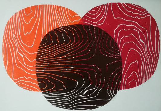 Abstrakter Farb-Holzschnitt von Marlis G. Schill mit Orange, Rot und Schwarz als symbolische Farbflächen zu Erde, Energie, Zerstörung und Untergang.