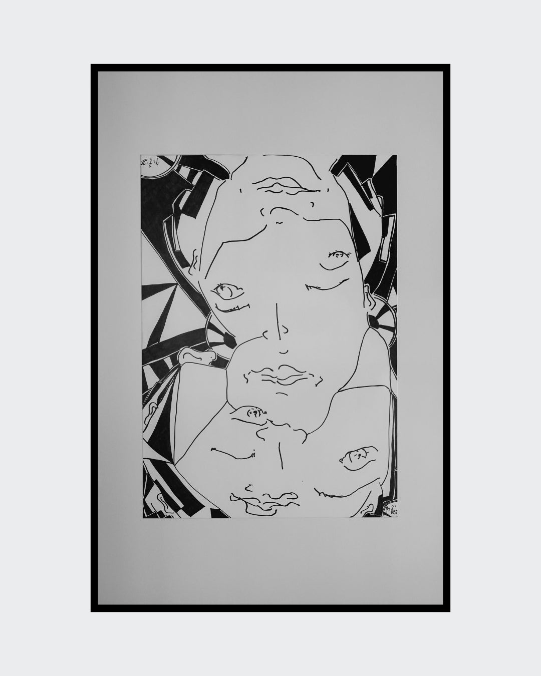 "Bipolarity I/II" von Melanie Zürn, 2025. Ein hochformatiges, schwarz-weißes Porträt im kubistischen Stil. Dargestellt ist eine menschliche Figur, die durch klare Linien und geometrische Formen abstrahiert wird. Die Arbeit verwendet Edding auf Zeichenpapier. Größe: 42 cm x 59,4 cm (ohne Rahmen). 