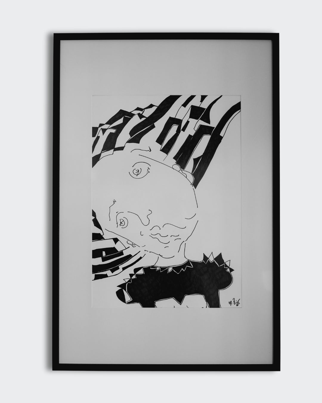 "Brainwash" (2025) von Melanie Zürn. Ein hochformatiges, schwarz-weißes Porträt im kubistischen Stil. Es zeigt eine menschliche Figur, deren Gesicht durch geometrische Formen und Linien abstrahiert ist. Der Hintergrund ist ebenfalls mit kubistischen Elementen gestaltet. Die Arbeit ist mit Edding auf Zeichenpapier ausgeführt. Größe: 42 cm x 59,4 cm (ohne Rahmen). 