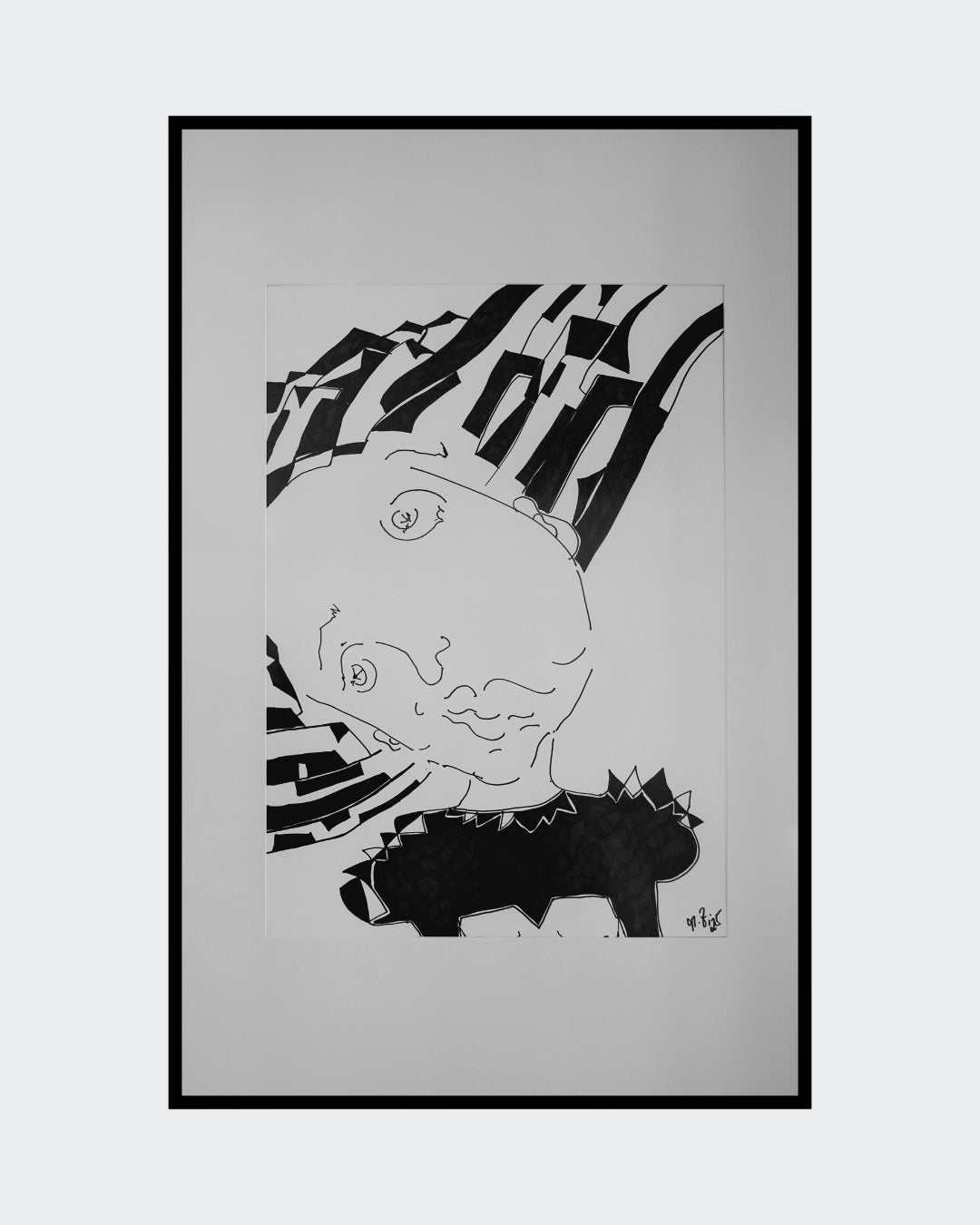 "Brainwash" (2025) von Melanie Zürn. Ein hochformatiges, schwarz-weißes Porträt im kubistischen Stil. Es zeigt eine menschliche Figur, deren Gesicht durch geometrische Formen und Linien abstrahiert ist. Der Hintergrund ist ebenfalls mit kubistischen Elementen gestaltet. Die Arbeit ist mit Edding auf Zeichenpapier ausgeführt. Größe: 42 cm x 59,4 cm (ohne Rahmen). 