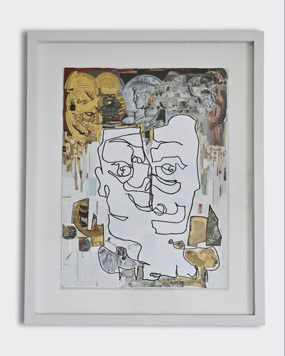 Abstrakte Porträt-Collage 'Hydra' von Melanie Zürn. Die zentrale Figur besteht aus zwei mit schwarzem Edding konturierten, ineinander verschmelzenden Gesichtern auf weißem Grund. Umrandet wird sie von einer Collage aus warmen, goldfarbenen Münzmotiven und hellen Papierfragmenten, die das Thema Geld und Wert andeuten.