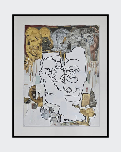 Abstrakte Porträt-Collage 'Hydra' von Melanie Zürn. Die zentrale Figur besteht aus zwei mit schwarzem Edding konturierten, ineinander verschmelzenden Gesichtern auf weißem Grund. Umrandet wird sie von einer Collage aus warmen, goldfarbenen Münzmotiven und hellen Papierfragmenten, die das Thema Geld und Wert andeuten.