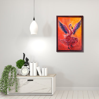 Acrylgemälde eines Flamingos mit ausgebreiteten Flügeln in einem roten Flamenco-Kleid vor leuchtend orange-rotem Hintergrund, gerahmt in einem dunkelbraunen Schattenfugenrahmen.
