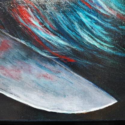 Acrylgemälde eines blau-türkisen Siamesischen Kampffischs mit roten Akzenten vor dunklem Hintergrund, darunter eine silberne Messerklinge, gerahmt in einem Schattenfugenrahmen.