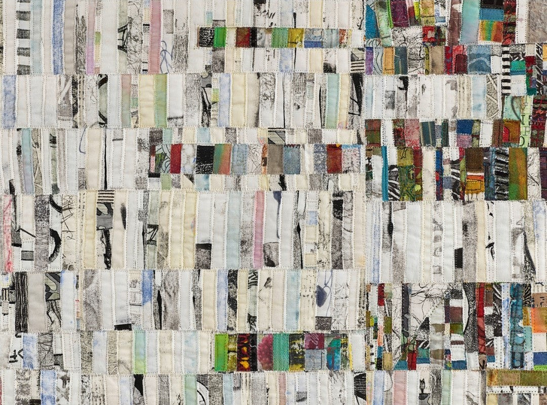 Textilcollage "Connected" aus recycelten Stoffen, abstraktes Hochformat (120x80x1cm).