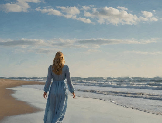 Das fotorealistische Digitalgemälde "València" von nostrokesbitte zeigt eine Frau mit blondem Haar und blauem, fließendem Kleid, die von hinten am Strand entlanggeht. Sie blickt über das Meer, dessen Wellen sanft ausrollen. Das Bild, Teil der Serie "Rueckenfiguren", verbindet die romantische Ästhetik Caspar David Friedrichs mit zeitgenössischer Fotografie. Das Werk ist auf Leinwand gedruckt und in limitierter Auflage bei ARTSPACER erhältlich.