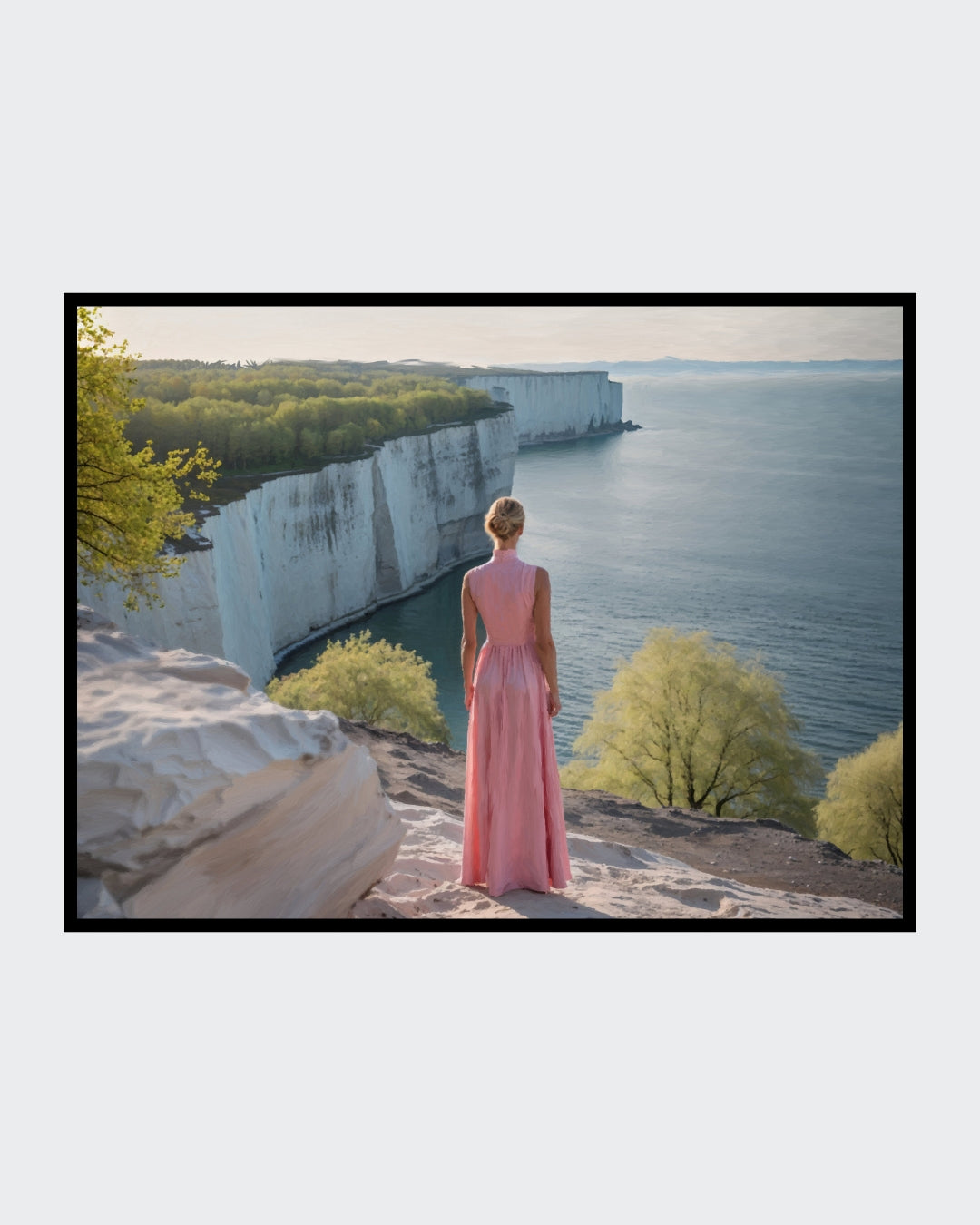 Das fotorealistische Digitalgemälde "Dover" aus der Serie "Rueckenfiguren" von nostrokes zeigt eine Person von hinten, die auf den Klippen steht und auf das Meer und die imposanten weißen Kreidefelsen blickt. Die Person trägt ein langes, pastellfarbenes, rosafarbenes Kleid und steht vor einer weiten Landschaft, die in sanftem Morgenlicht gebadet ist. Das Kunstwerk fängt eine romantische Stimmung der Reflexion und Weite ein und ist in limitierter Auflage bei ARTSPACER erhältlich.