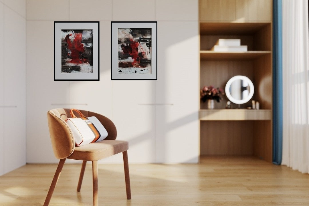 Gerahmte abstrakte Mischtechnik „Stille Kontraste 01“ von Olga Kühn auf Papier mit kraftvollem rotem Zentrum, schwarzen, weißen und braunen Flächen sowie weißem Passepartout.