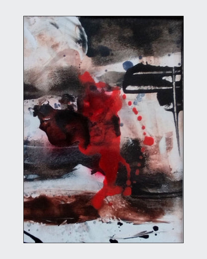 Abstrakte Mischtechnik „Stille Kontraste 02“ von Olga Kühn auf Papier mit Flächen in Schwarz, Weiß und Braun sowie einem intensiven roten Farbakzent, gerahmt mit Passepartout.