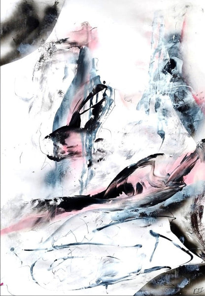 Abstrakte Mischtechnik „Zeitloser Akzent 01“ von Olga Kühn auf Papier mit gestischen Formen in Schwarz, Weiß, Blaugrau und Rosé sowie feinen linearen Akzenten.