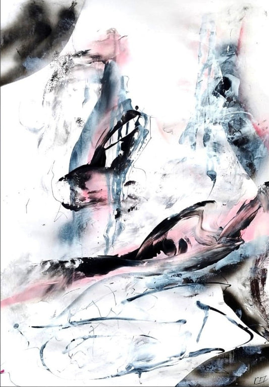 Abstrakte Mischtechnik „Zeitloser Akzent 01“ von Olga Kühn auf Papier mit gestischen Formen in Schwarz, Weiß, Blaugrau und Rosé sowie feinen linearen Akzenten.