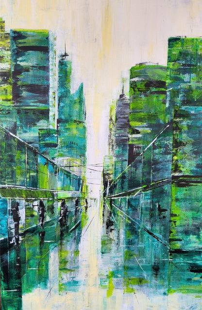Abstrakte Stadtszenerie in Grün- und Blautönen mit weißen und gelben Akzenten, gemalt von Petra Erengil. Hochhäuser spiegeln sich auf einer nassen Oberfläche wider. Silhouetten von Personen beleben die Szene. Erhältlich bei ARTSPACER.