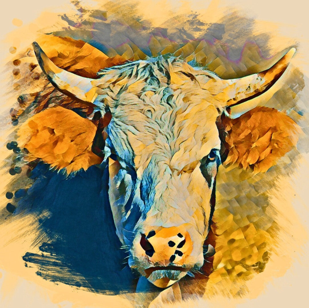 Digital bearbeitetes Porträt einer Kuh mit großen, ausdrucksstarken Augen und markanten Hörnern. Das Bild ist auf Leinwand mit Keilrahmen gespannt und zeigt eine detailreiche Darstellung des Tieres. Von Ralf Sempf bei ARTSPACER