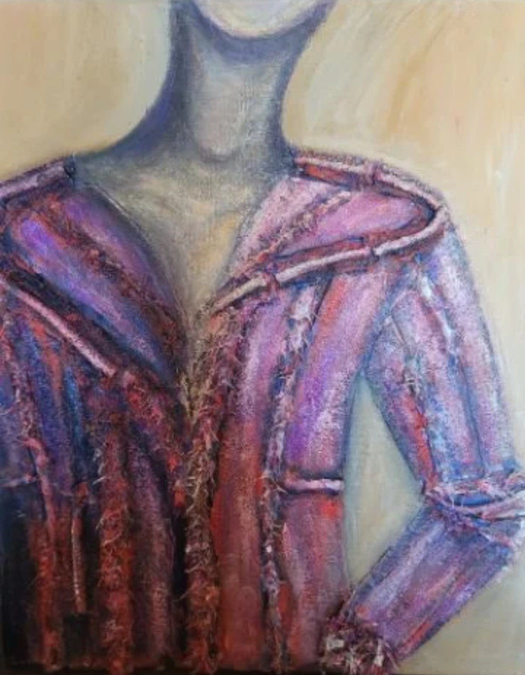 Expressive Fashion Art „Anziehend“ von Rovena Roveli D’Arco mit einer Jackenform aus Acryl, Textil und Pelz in Violett, Pink, Blau und Rot.
