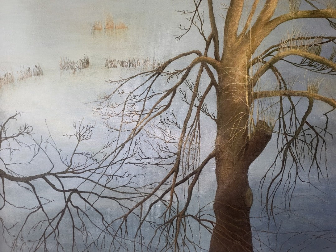 Atmosphärische Landschaftsmalerei „Lichtmomente am Rhein“ von Rovena Roveli D’Arco mit überschwemmter Uferlandschaft, kahlen Bäumen und Lichtspiegelungen.