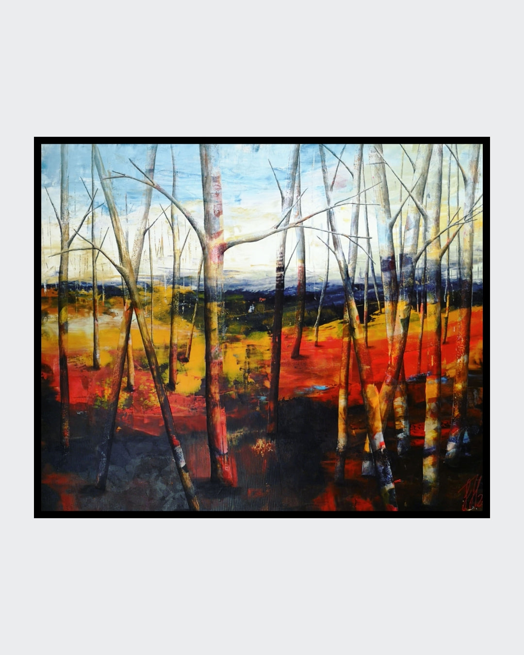 Acrylgemälde Energy of the Forest. Baumstämme vor einem abstrakten Hintergrund in intensivem Rot, Gelb und Blau. Herbstliche, kraftvolle Waldszene.