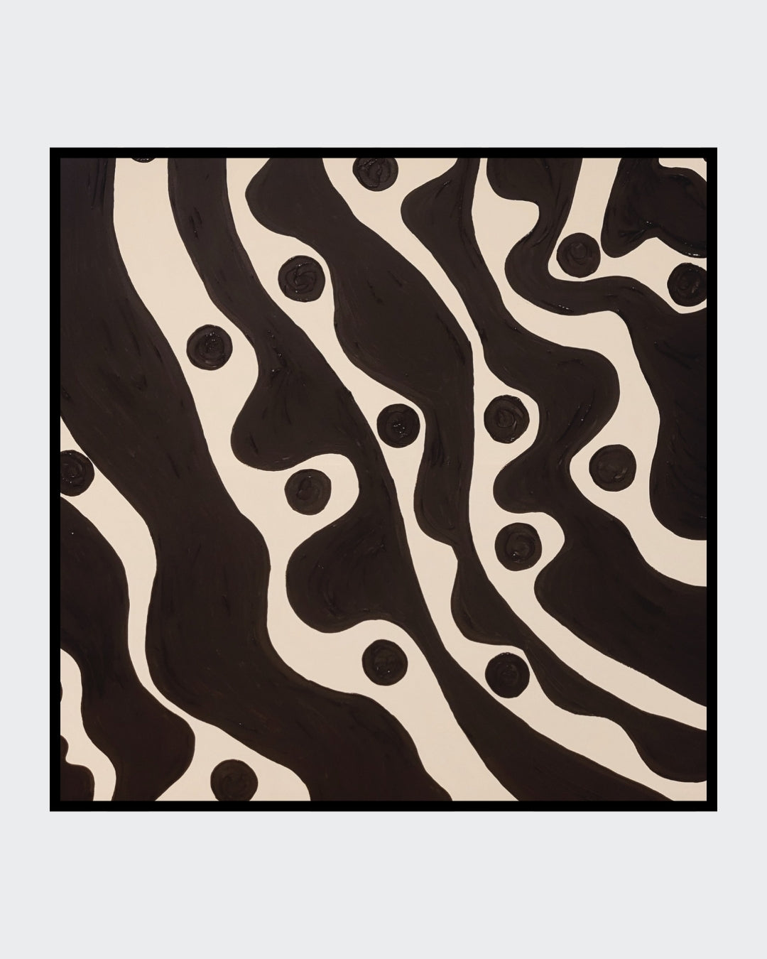 Abstraktes Acrylgemälde in Schwarz-Weiß mit organisch geschwungenen schwarzen Formen und runden Punkten auf hellem Hintergrund, quadratisches Format 80 x 80 cm.