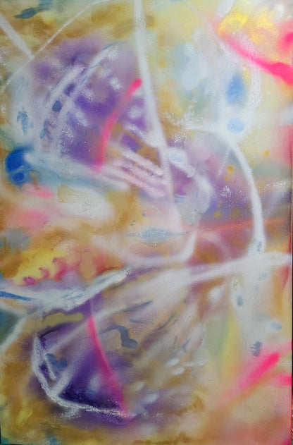 Großformatiges abstraktes Acrylgemälde "Diamant" von Sandra Conrad, dominiert von einer Mischung aus zarten Pastellfarben, Gold, Gelb und leuchtendem Pink. Die Fließtechnik erzeugt eine tiefgründige, dynamische Komposition mit hellen Lichtlinien.