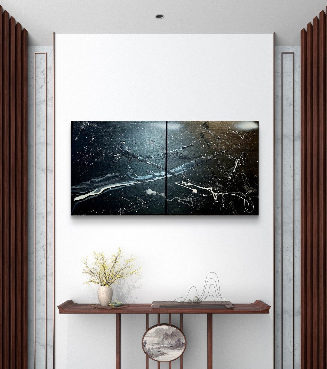 Zweiteiliges abstraktes Gemälde von Sandra Conrad in Schwarz, Weiß und silbrig-grauen Tönen mit dynamischen Linien, Spritzern und fließenden Strukturen auf dunklem Hintergrund, Acryl auf Leinwand, je 50 x 50 cm, ungerahmt.