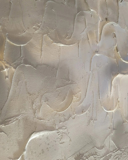 Quadratisches Strukturgemälde „Eiszeit, Die Eleganz des Ewigen“ von Sandra Conrad mit plastischen Flächen in Silber, Anthrazit, Weiß und kühlen Grautönen.
