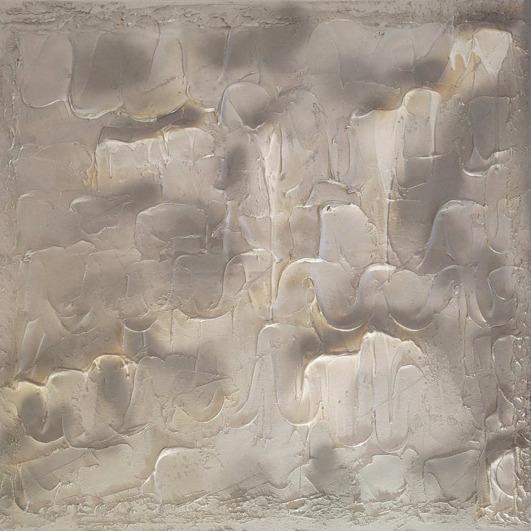 Quadratisches Strukturgemälde „Eiszeit, Die Eleganz des Ewigen“ von Sandra Conrad mit plastischen Flächen in Silber, Anthrazit, Weiß und kühlen Grautönen.
