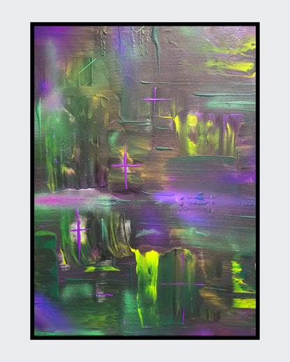 Abstraktes Gemälde von Sandra Conrad mit leuchtenden Grün-, Violett- und Gelbtönen sowie grauen und dunklen Farbschichten, Acryl auf Leinwand im Hochformat 80 x 60 cm, inkl. schwarzem Rahmen.