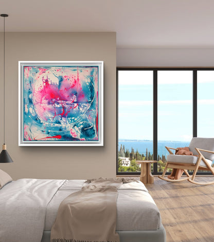 Abstraktes Gemälde von Sandra Conrad in Türkis, Weiß und Neonpink mit fließenden Farbverläufen, dynamischen Linien und Spritzern, Acryl auf Leinwand, 80 x 80 cm, im weißen Rahmen.