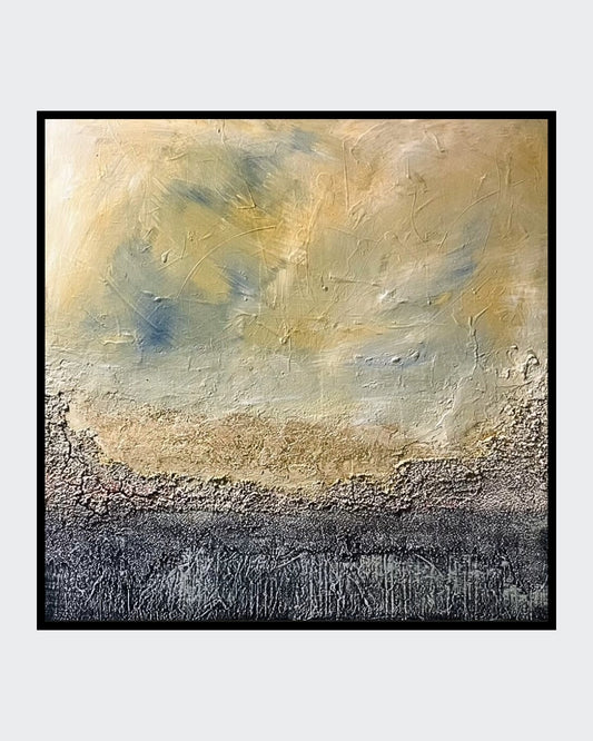 Abstraktes Gemälde "Herbststürme" von Sigrid Bautze-Klinder in erdigen Beige- und Grautönen, mit Blattgold, Sumpfkalk und Sand, das herbstliche Sturmwolken und Landschaften darstellt. Exklusiv in unserer Online-Galerie ARTSPACER.