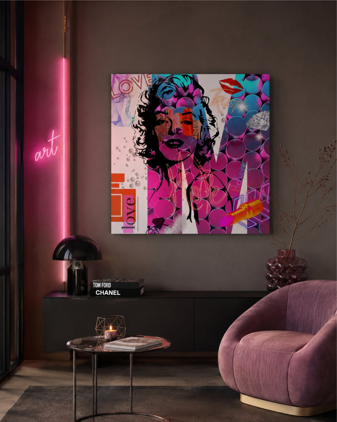 Digitales Pop-Art-Kunstwerk „Trust“ von Simone Kratzsch auf Leinwand mit stilisiertem Porträt in schwarzen Konturlinien, pink-türkisem Hintergrund, Schriftzügen Love, Trust und Believe, rotem Lippenmotiv, Perlen, Diamant und Lippenstift.