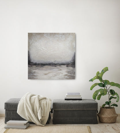 Quadratisches Acrylgemälde (50×50 cm) von Smillya Dartsch: erdige Brauntöne und Mineralweiß, abstrahierte Landschaft mit feinen bis groben Strukturen.