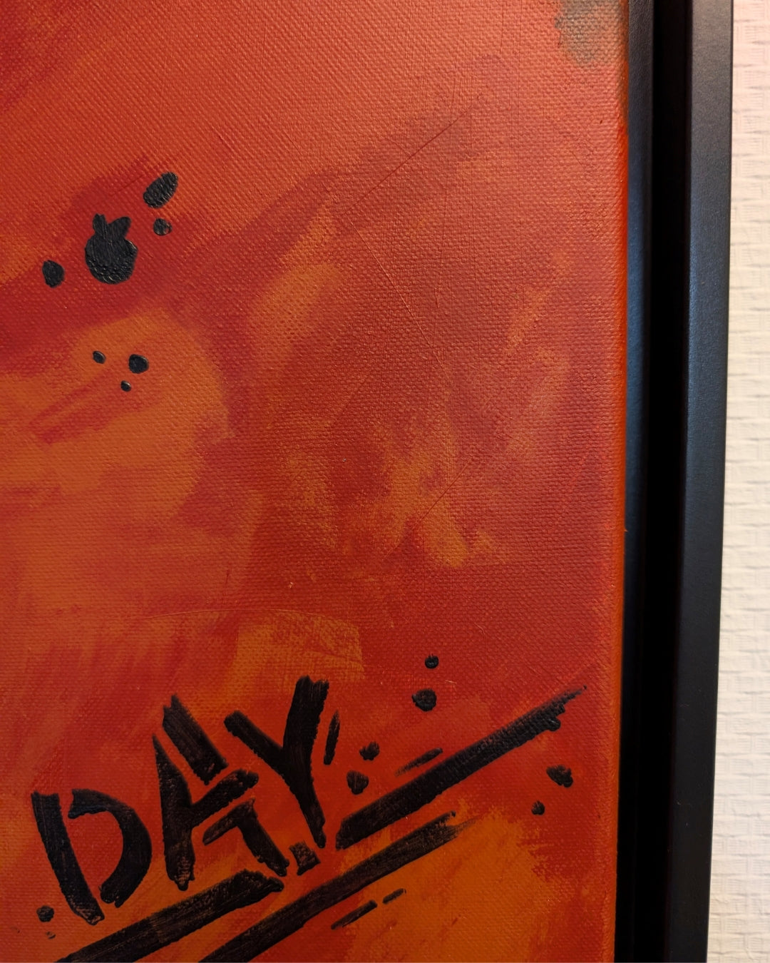 Triptychon „Appell an die Frauenwelt“ von Smillya Dartsch – rote Backsteinoptik mit High Heels und Schriftzug „Today is the perfect day“.