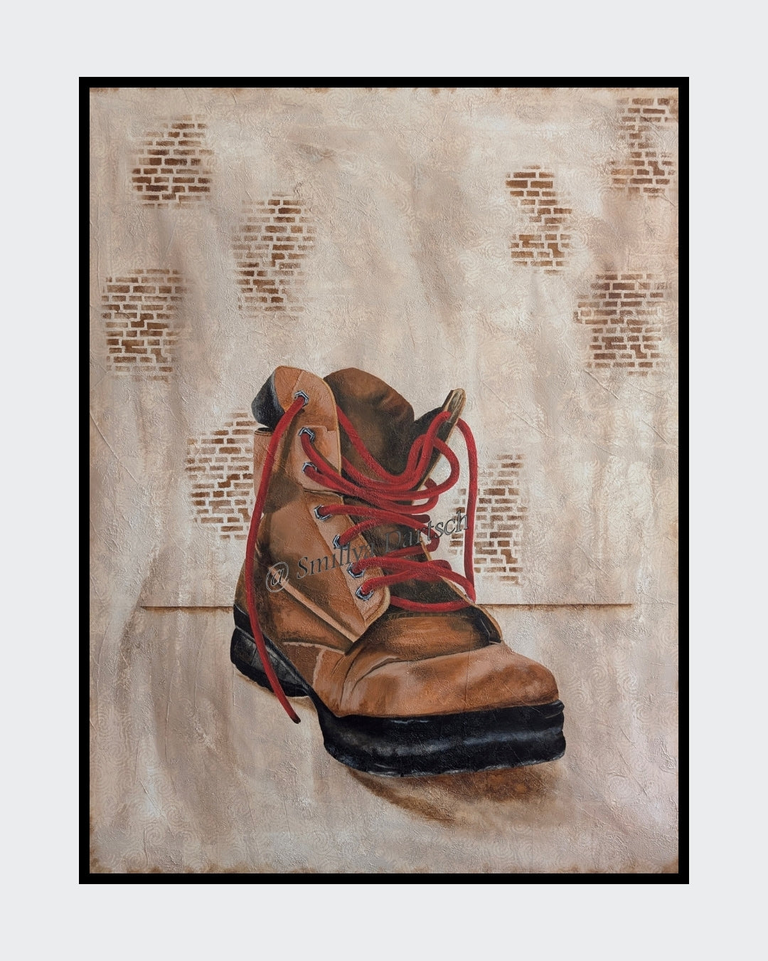 Acrylgemälde 'Discarded' von Smillya Dartsch. Ein einzelner, abgetragener Wanderschuh ist vor einem Hintergrund mit einem dezenten Muster aus stilisierten Ziegelsteinen dargestellt. Der Schuh ist in erdigen Brauntönen gehalten, mit roten Schnürsenkeln, die einen starken Kontrast bilden. Das Gemälde ist auf einem Keilrahmen mit den Maßen 130x100 cm gefertigt.