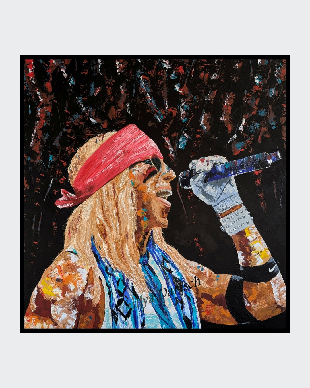 Quadratisches Acrylgemälde (80×80 cm): Bühnenszene mit singender Person, rotes Stirnband, helles langes Haar, Mikrofon in behandschuhter Hand; kräftige, texturierte Farbaufträge vor dunklem, speckled Hintergrund.