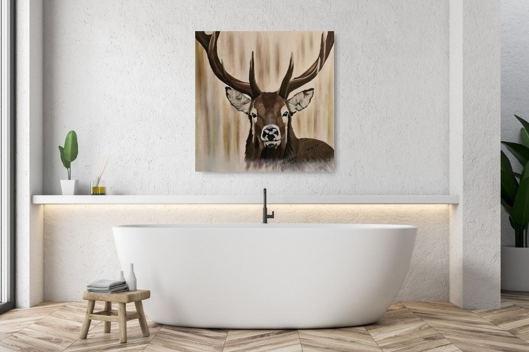 Quadratisches Acrylgemälde (80×80 cm): frontales Hirsch‑Portrait mit ausladendem Geweih vor weichem, vertikal verlaufendem Beige‑/Braun‑Hintergrund; ruhige, klare Anmutung.