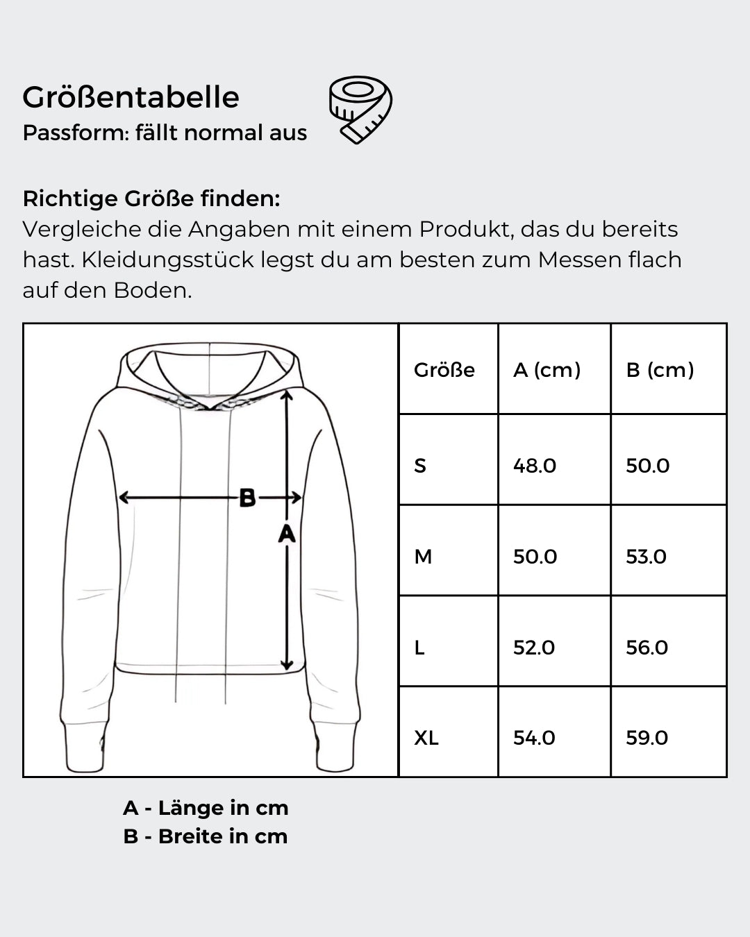 Größentabelle für: Ein kurz geschnittener, grauer Hoodie mit überschnittenen Schultern. Extralange Bündchen mit Daumenloch und eine bedruckte Kunstgrafik auf der Vorderseite. Mode von Soulfashion.