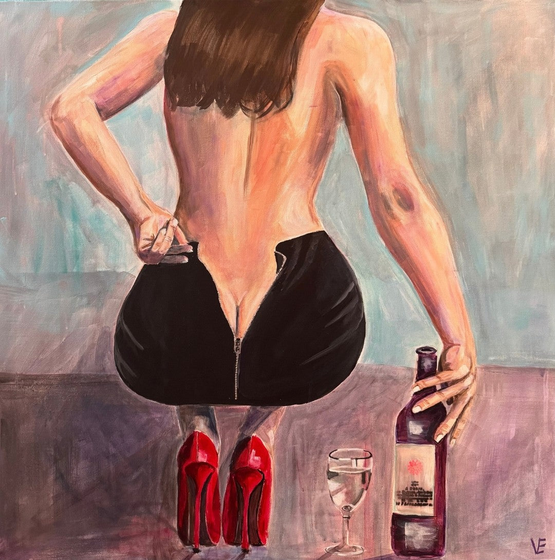 Figurative Acrylmalerei „Geheimnis“ von Susann Versteegen mit einer bekleideten Rückenfigur und Gegenständen in Rot, Schwarz, Orange, Braun und Grau.