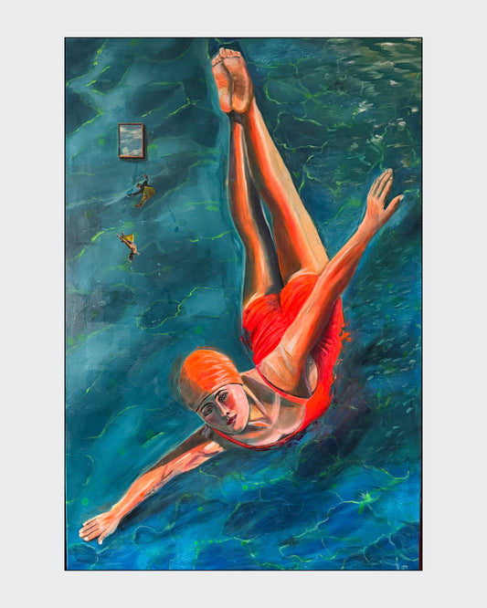 Acrylgemälde "Himmelstanz" von Susann Versteegen (ARTSPACER). Eine Person in rotem Badeanzug taucht mit ausgestreckten Armen und Beinen in leuchtend blaues, strukturiertes Wasser. Surrealistische Elemente sind im Hintergrund zu sehen.