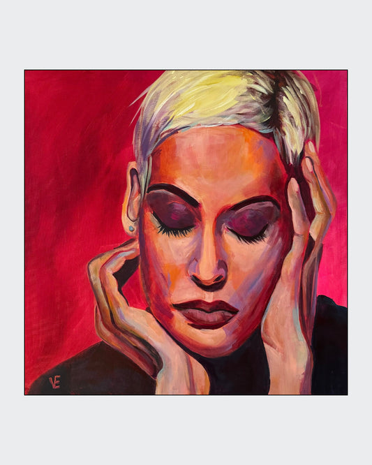 Emotionales Acrylgemälde "Mariza" von Susann Versteegen (ARTSPACER). Es zeigt eine blonde Frau mit geschlossenen Augen, die ihr Gesicht mit den Händen hält, dominiert von kräftigem Rot, Orange und Pink.