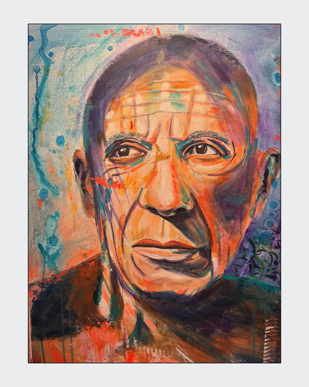 Expressives Acrylporträt „Picasso“ von Susann Versteegen mit markanten Gesichtszügen in Blau, Türkis, Orange und Grau, präsentiert im Holzrahmen.