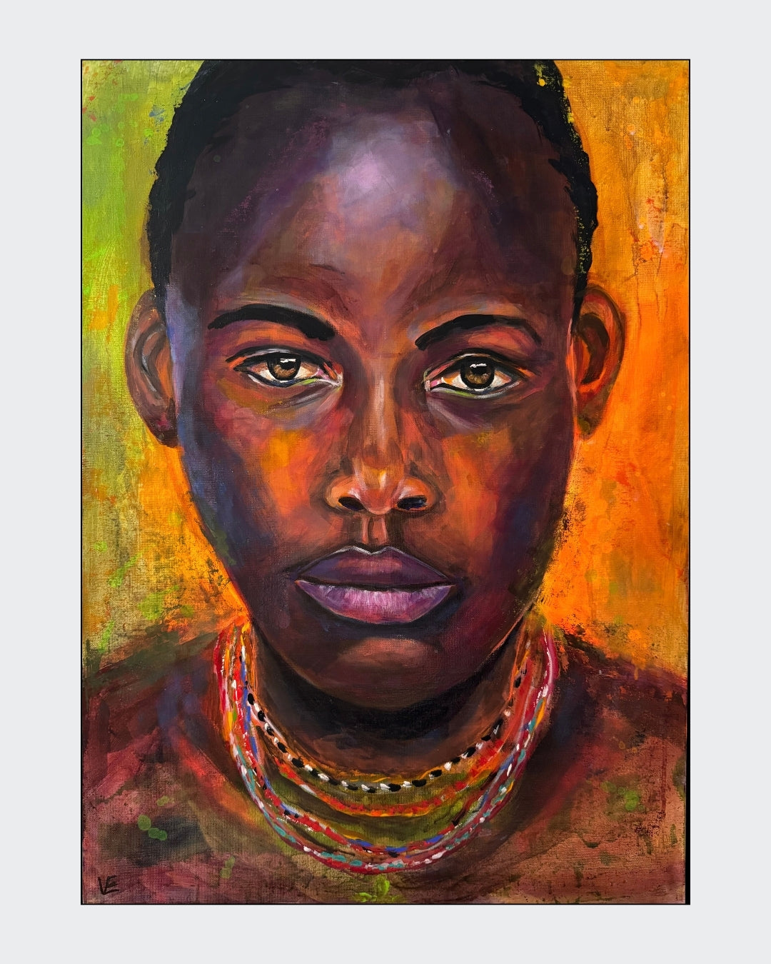 Expressives Acrylporträt „Still frei“ von Susann Versteegen mit direktem Blick und intensiven Grün-, Orange-, Braun-, Gelb-, Blau- und Lilatönen.