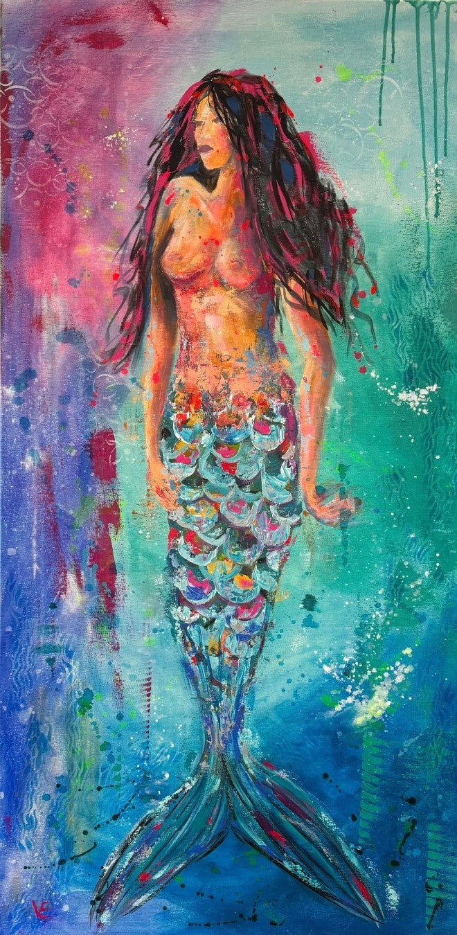 Expressiv-figurative Acrylmalerei „Zwischen den Welten“ von Susann Versteegen mit einer abstrahierten Meerjungfrauenfigur in Blau, Türkis, Pink, Orange und Grün.