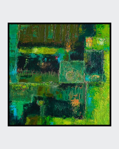 Abstraktes Acrylgemälde „Bein´ Green“ von Susanne Stepbach. Collage-artige Komposition aus verschiedenen Grüntönen wie Limette, Moos und Waldgrün. Strukturierte Oberfläche mit sichtbaren Spachtelspuren, vertikalen Farbläufen und eingearbeiteten kreisförmigen Mustern auf 40x40 cm Leinwand. ARTSPACER