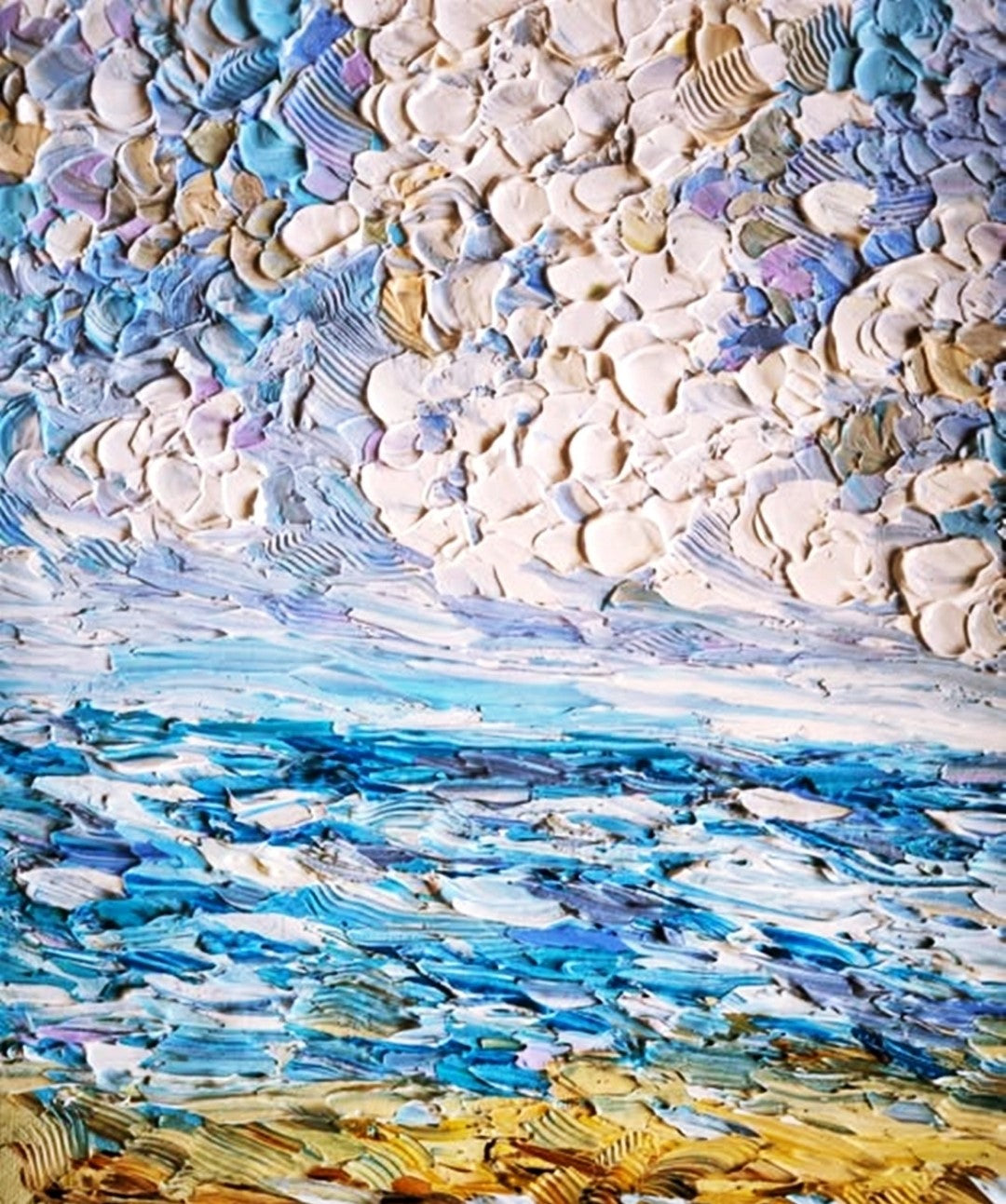 Ein abstraktes Gemälde, das einen stürmischen Himmel über einem Meer darstellt. Die dicken Farbschichten erzeugen eine haptische Wirkung und vermitteln ein Gefühl von Bewegung und Energie. Die Farben sind hauptsächlich Blau, Weiß und Gelb und erinnern an einen stürmischen Tag am Meer. Gemälde der Künstlerin Susanne Stepbach aus Wuppertal.